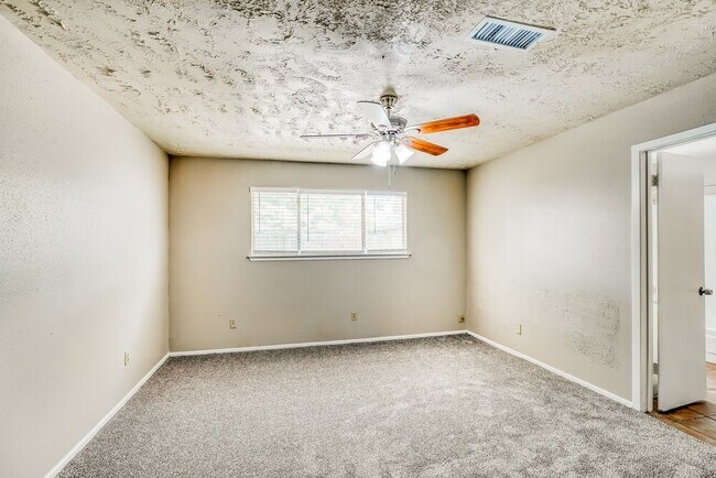 Building Photo - 8403 Quail Burg Ln