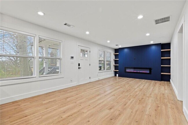 Building Photo - 3200 Lowndes St