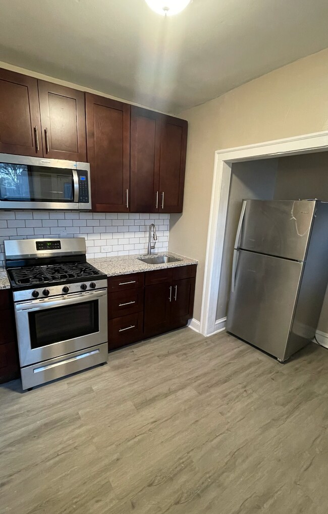 Foto del edificio - 2542 E 78th St