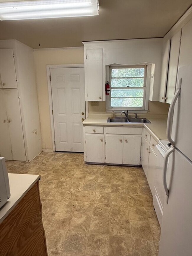 Foto del edificio - 10-12 Milledge Ct
