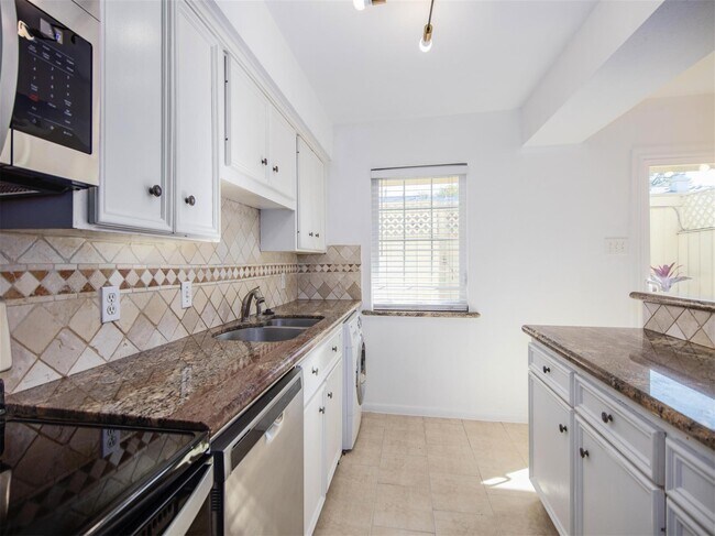 Building Photo - 6440 Olympia Dr