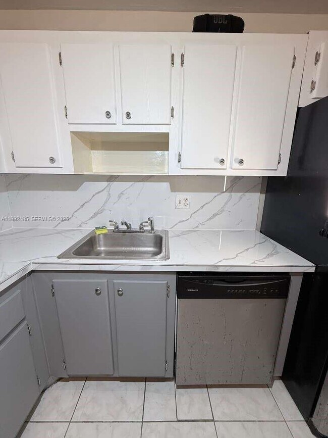 Foto del edificio - 1200 NE Miami Gardens Dr