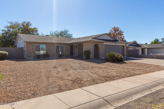Building Photo - 3619 W Willow Ave