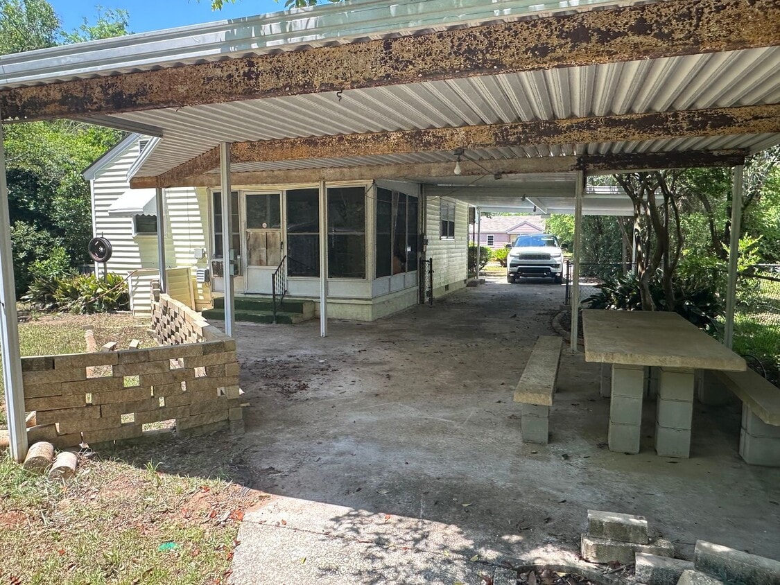 Building Photo - New Rental Available-2 Bedroom 1  Bath
