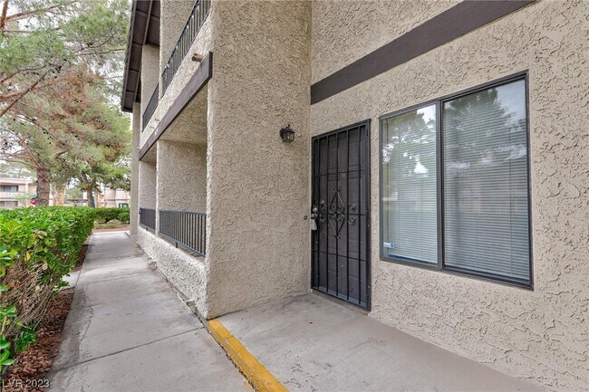 Foto del edificio - 1479 Tamareno Cir