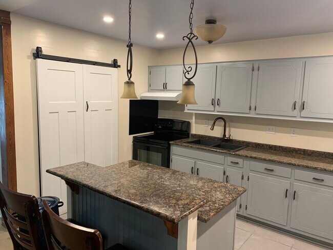 Foto del edificio - 3381 Leschallas Dr