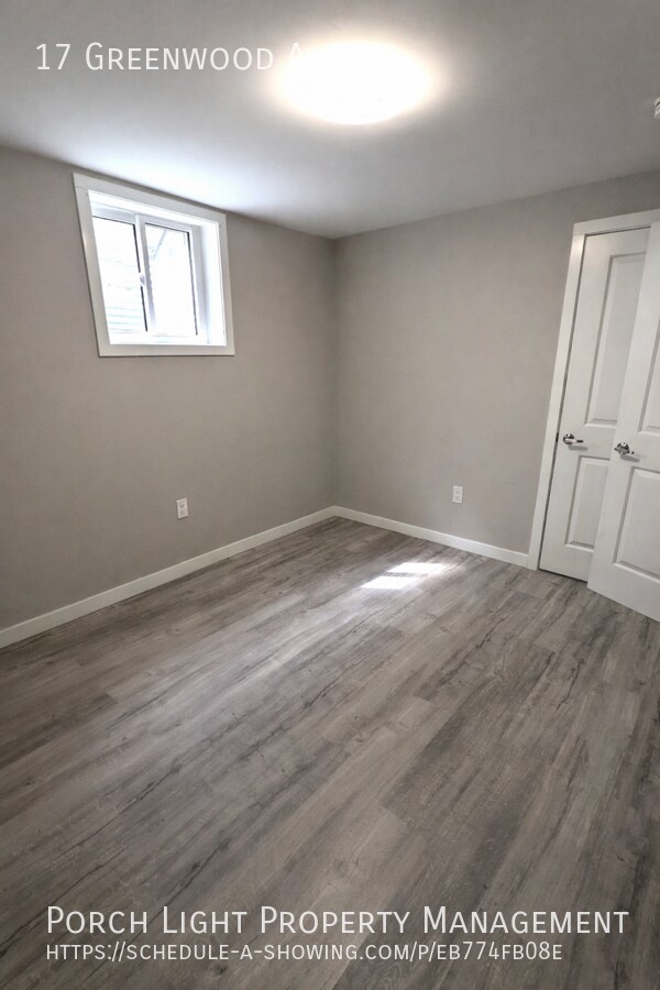 Building Photo - Renovated 2 bedroom with laundry and parking