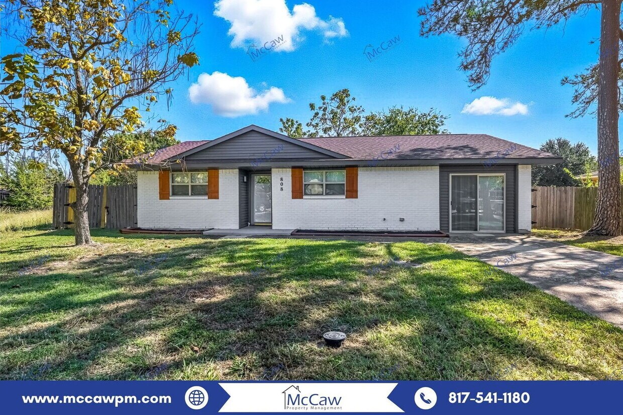 Foto principal - 808 Bullock Dr