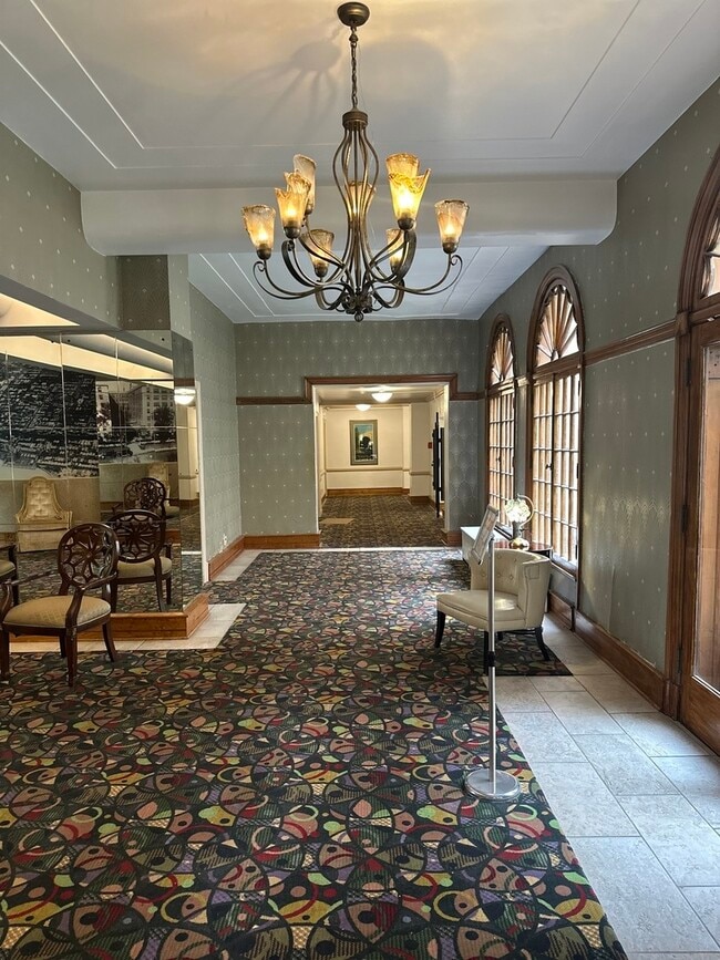 Foto del edificio - 5480 S Cornell Ave