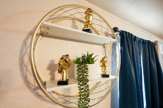 Building Photo - Modern Furnished 2 Bed/2 Bath Home • Laundry • Internet Included