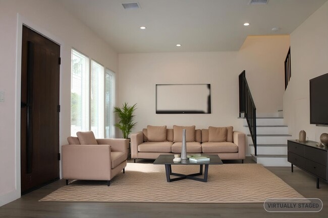 Building Photo - Charming & Private 4-Bedroom, 4-Bath Home in Sherman Oaks