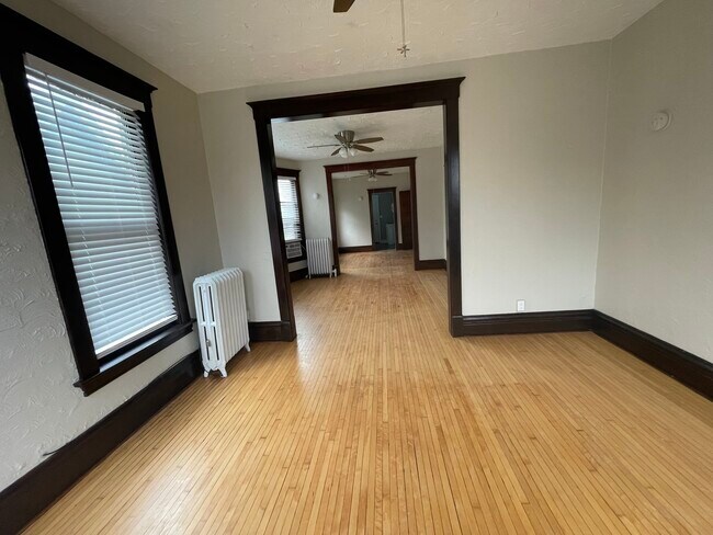 Foto del edificio - 472 E Chicago St