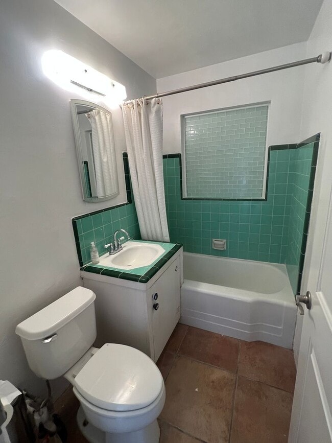 Foto del edificio - 4 Bed. 2 Ba. Home in Historic Dist. Minute...