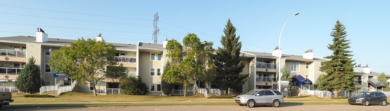 Primary Photo - Ermineskin House