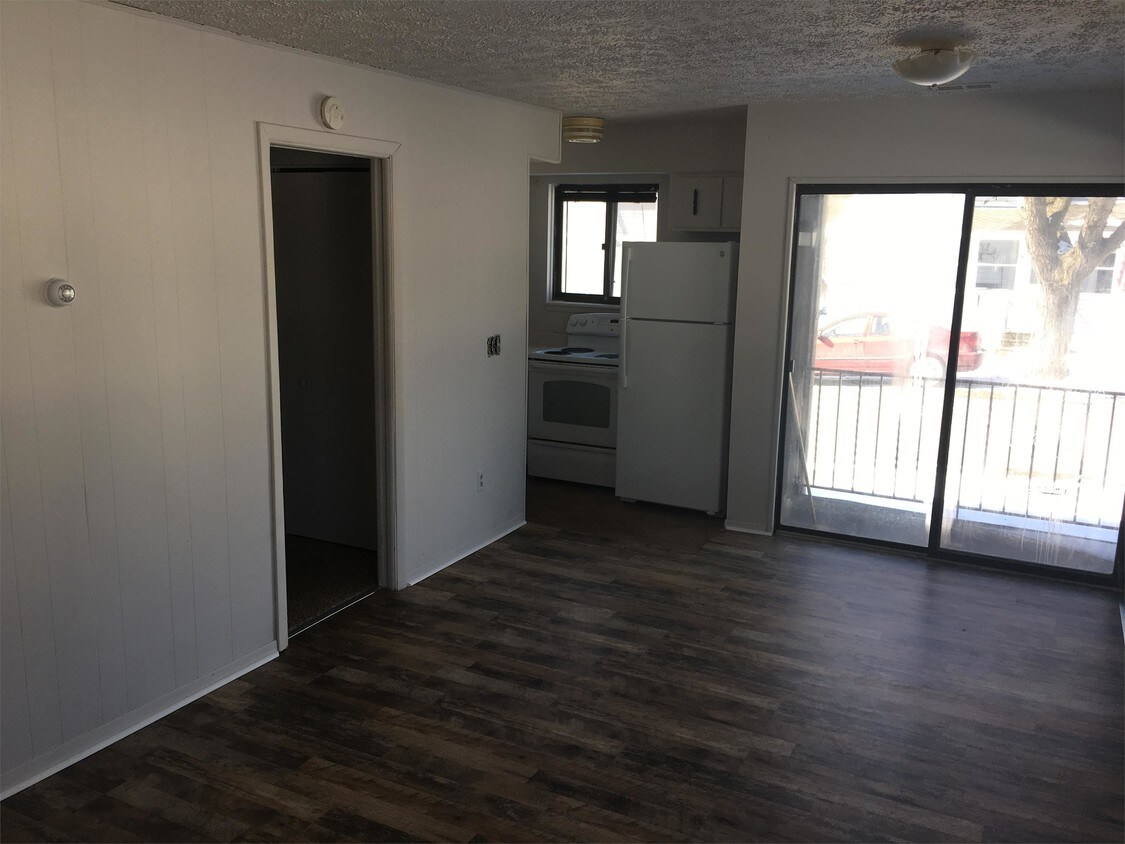Primary Photo - 144 N Lapeer St
