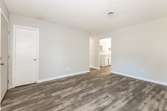 Building Photo - 3 Bedroom Brick Home