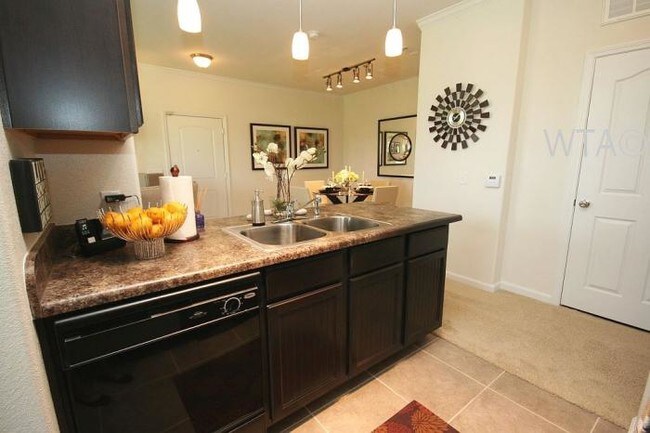 Building Photo - 2 bedroom in SAN ANTONIO TX 78245
