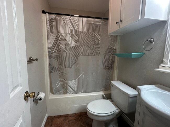 Building Photo - Ready for move in
