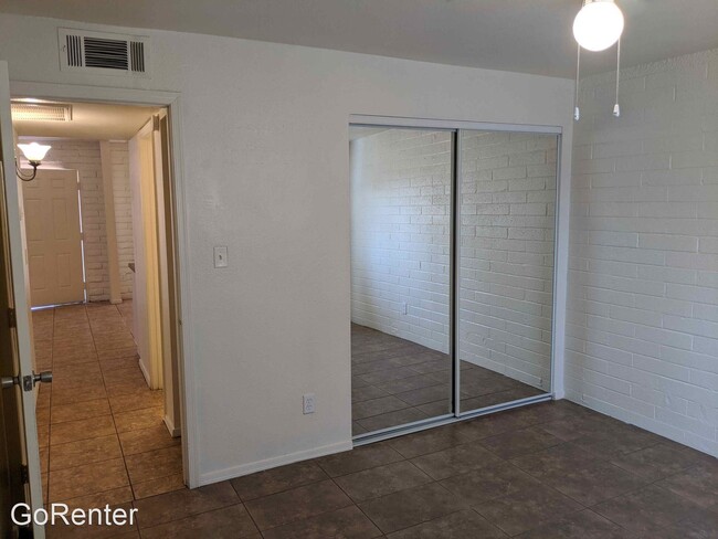 Building Photo - 2 br, 1 bath House - 2333 W Glenrosa Ave #115