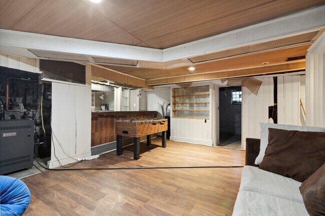 Building Photo - 6 br, 4 bath House - 5400 WOODCREST AVE Un...