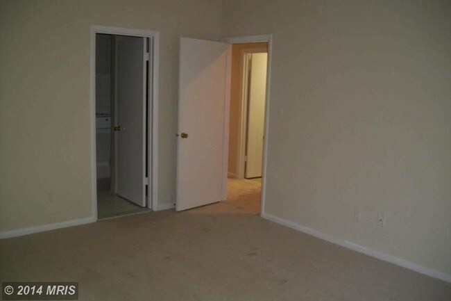 Building Photo - 2 Stapleton Ct