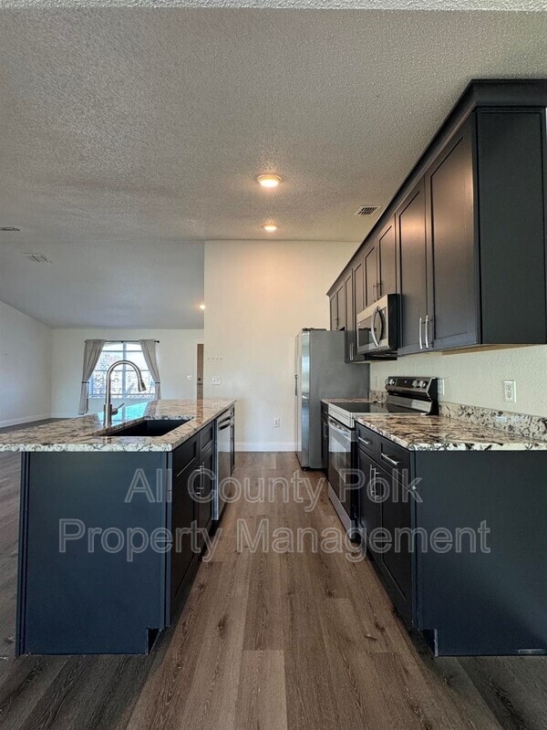 Building Photo - 572 Adriel Ave