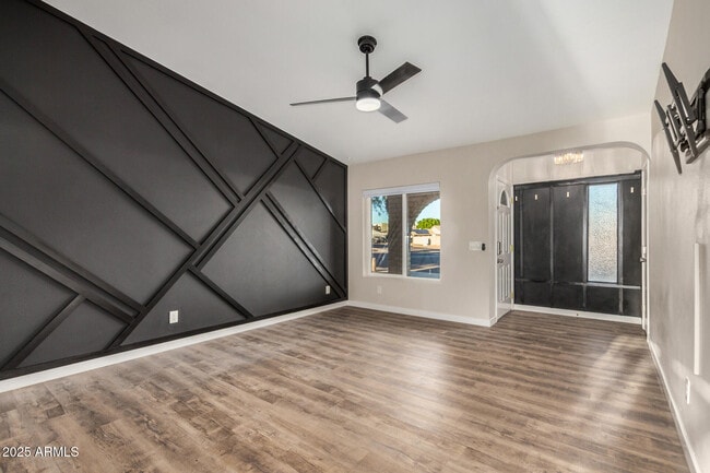 Foto del edificio - 421 E Wickieup Ln