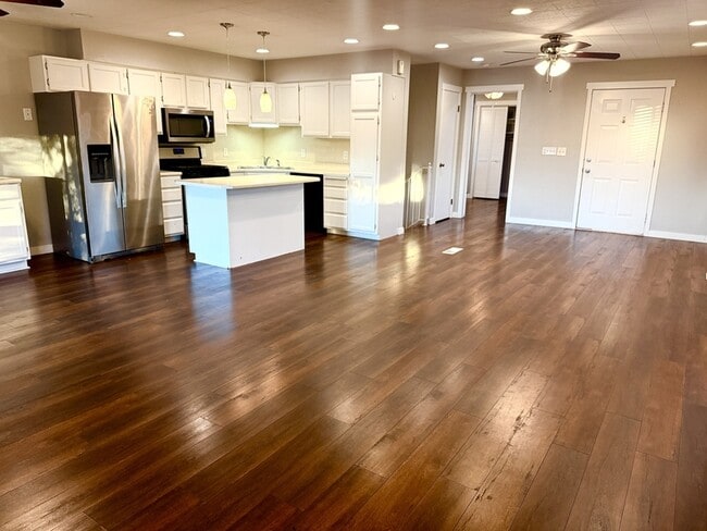 Building Photo - 7428 S 700 E