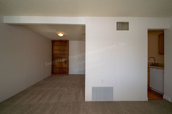 Building Photo - 1-Bedroom Condo Near CSU!