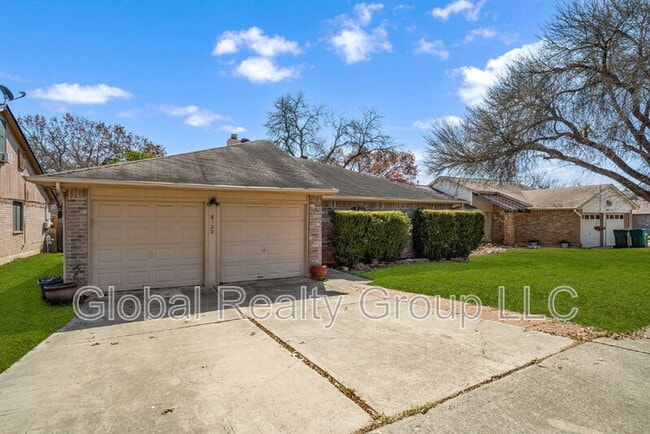 Foto del edificio - 8120 Forest Dawn