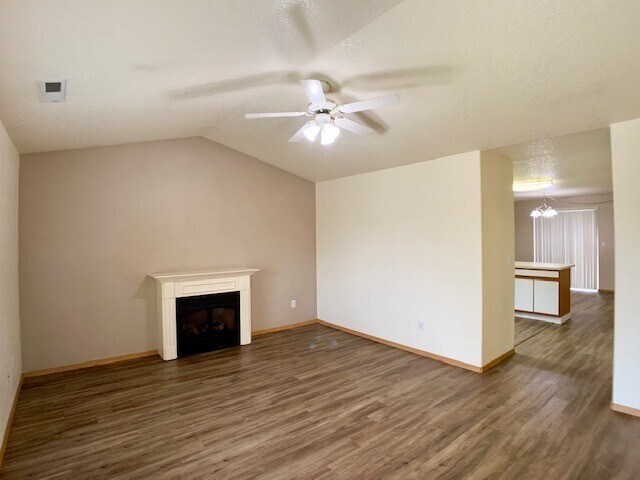 Building Photo - Great 3BD Ranch in Desirable Neighborhood!...