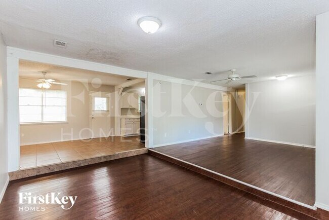 Building Photo - 702 N Horne St