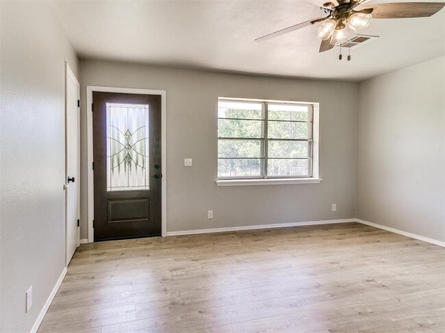 Foto del edificio - 502 N Oak St