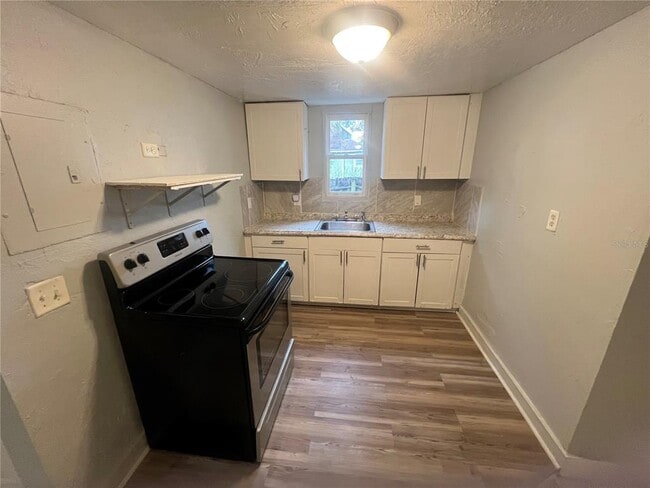 Building Photo - 2102 14th St S