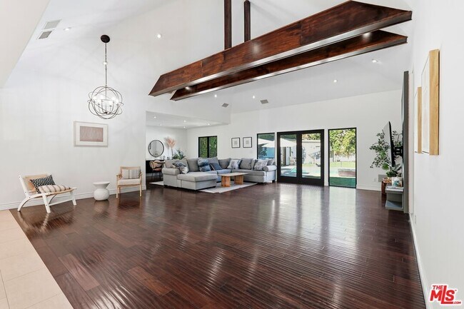 Foto del edificio - 13201 Bloomfield St