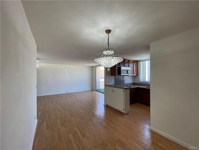 Building Photo - 5429 Newcastle Ave