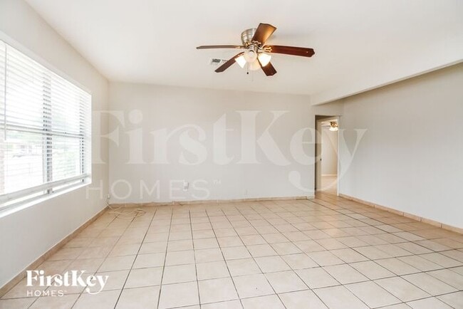 Building Photo - 3250 N 26th Pl