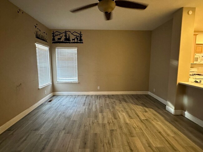 Building Photo - Adorable single story 3 bedroom, 2 bath ho...