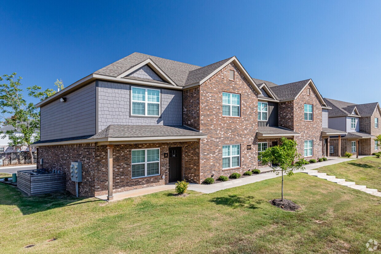 Building Photo - Talmoore Townhomes