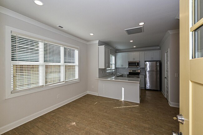 Building Photo - 629 Colorado Ave
