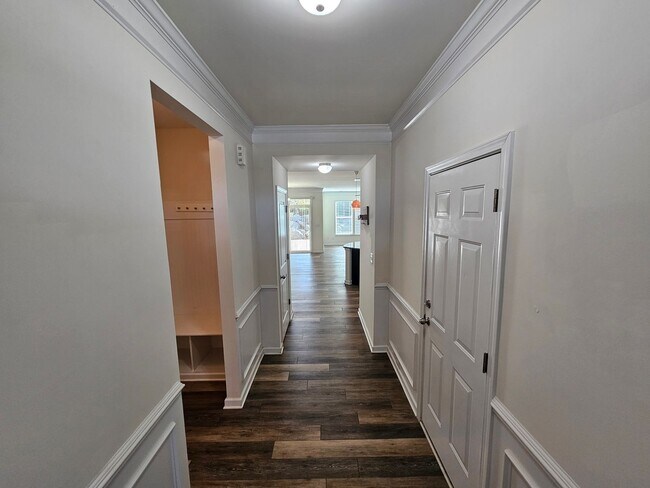 Foto del edificio - Well Maintained Large townhome in Steele Creek