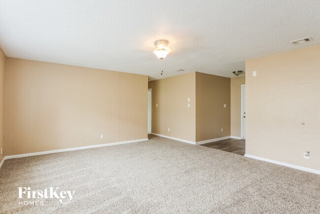 Building Photo - 834 Saddlebrook Dr