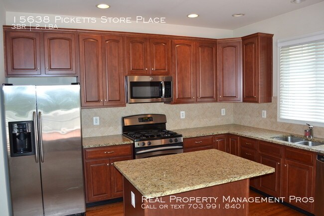 Foto del edificio - 15638 Picketts Store Pl