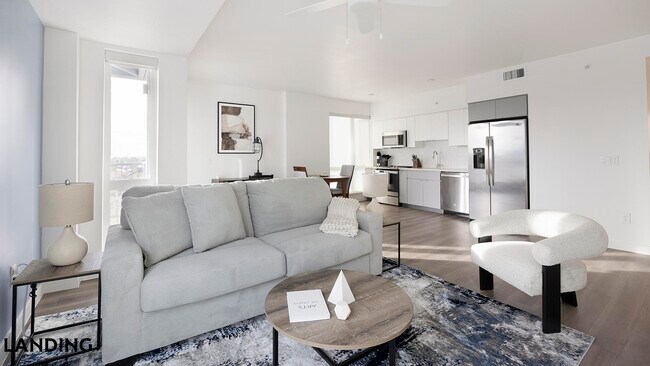 Building Photo - 707 S Farmer Ave