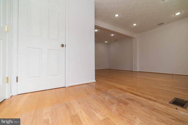Foto del edificio - 5569 Caithness Ct