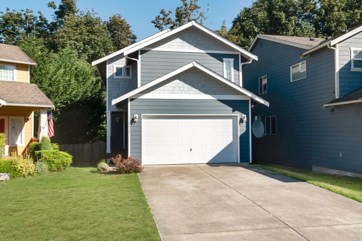 Foto principal - 3 Bedroom, 2.5 Bath with a 2-Car Garage in...