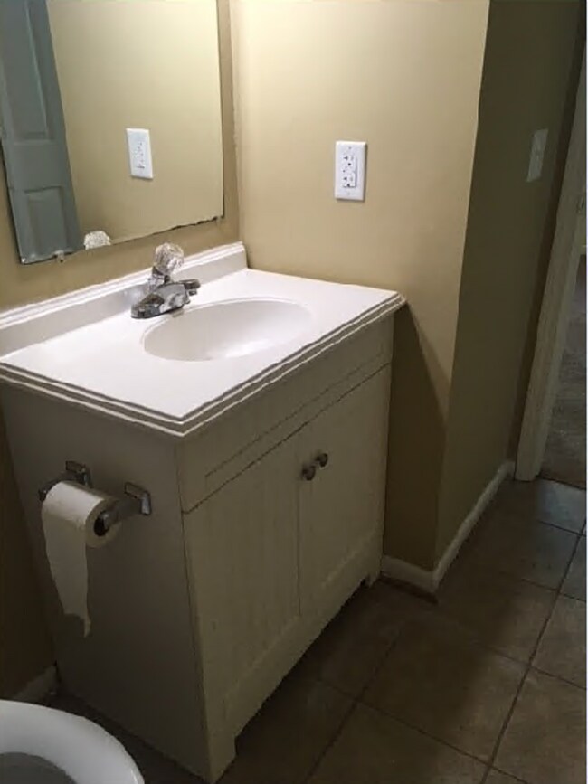 Foto del edificio - 2 BEDROOM/ 2 BATH APARTMENT