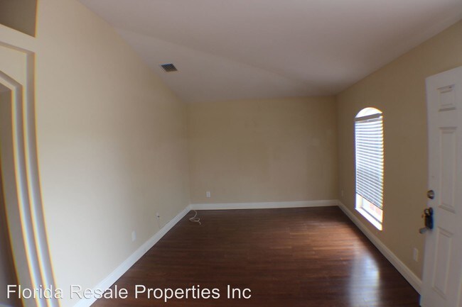Building Photo - 802 SW 9th Ct