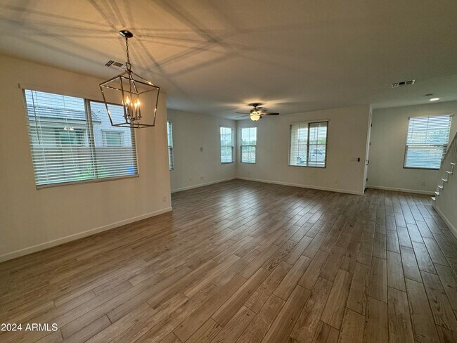 Building Photo - 2019 W Holden Dr