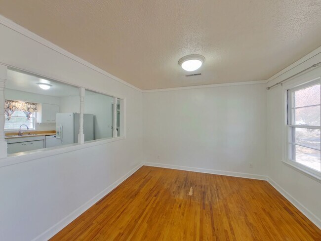 Foto del edificio - 2109 S Grove St